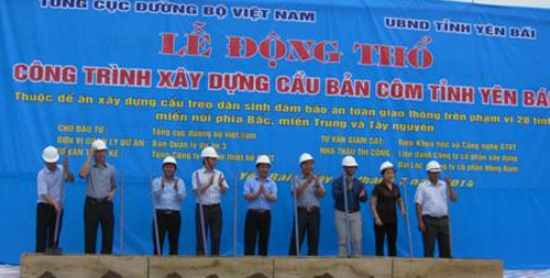 Động thổ cây cầu đầu tiên trong dự  án 187 cầu treo miền núi